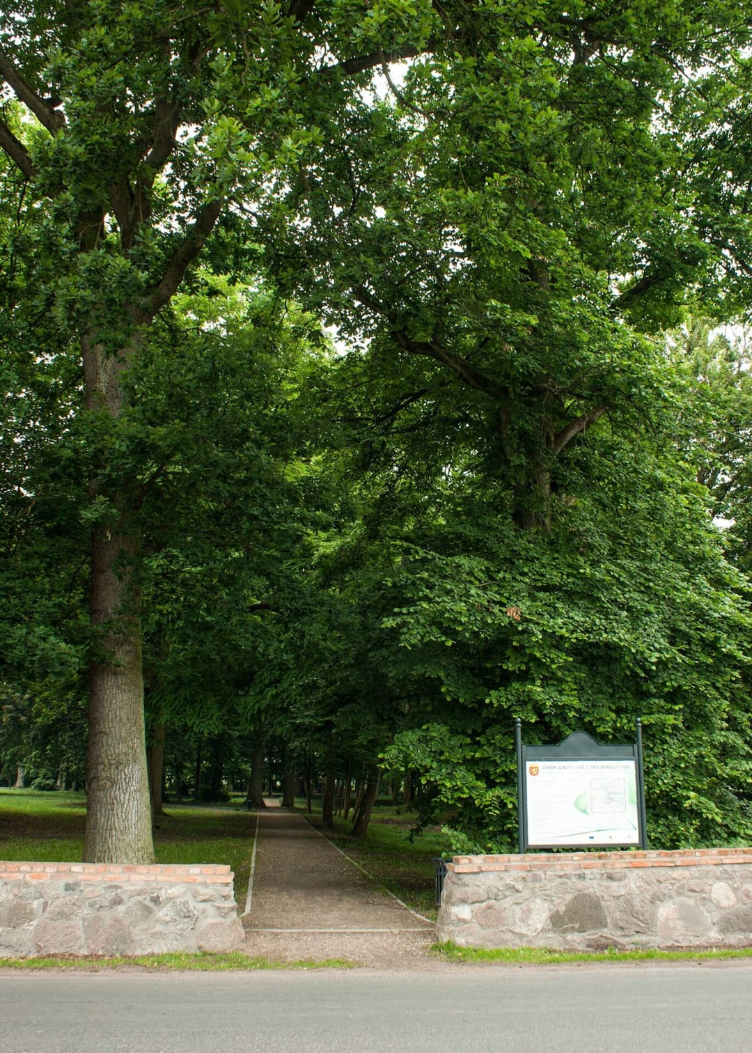 Park dworski w Warnicach