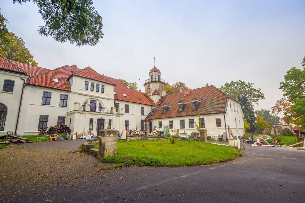 Pałac i park dworski w Biesiekierzu