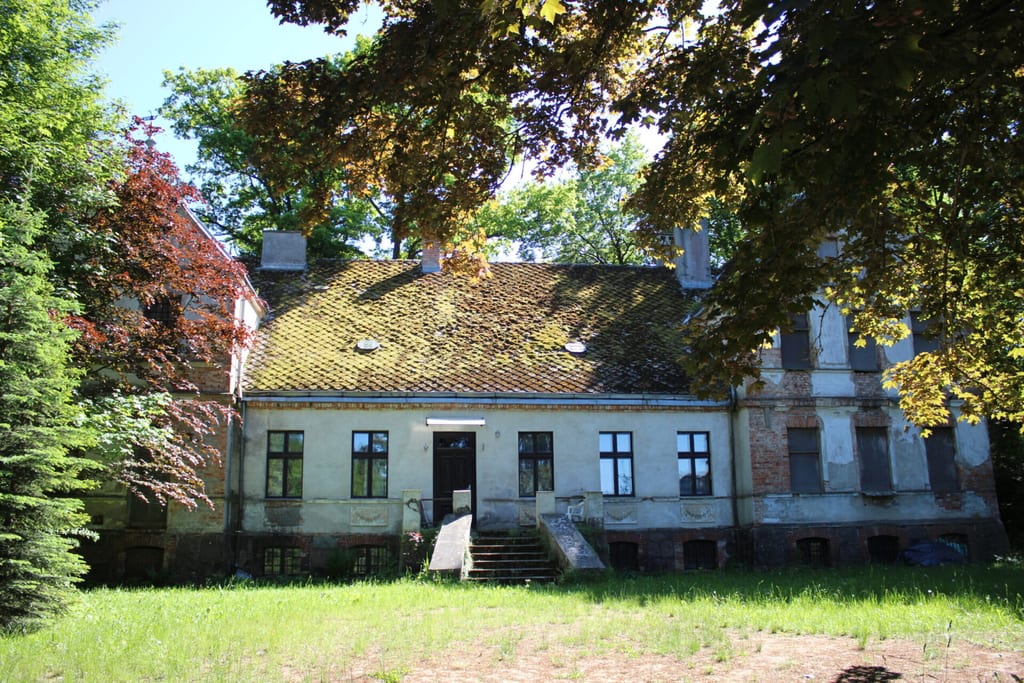 Dwór w Okolu