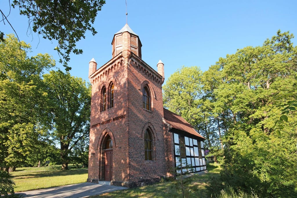 Kościół Filialny (katolicki) pw. Św. Huberta w Nowym Warpnie (Karszno)