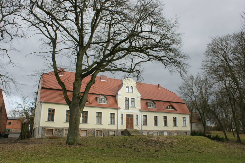 Dwór w Strąpiu