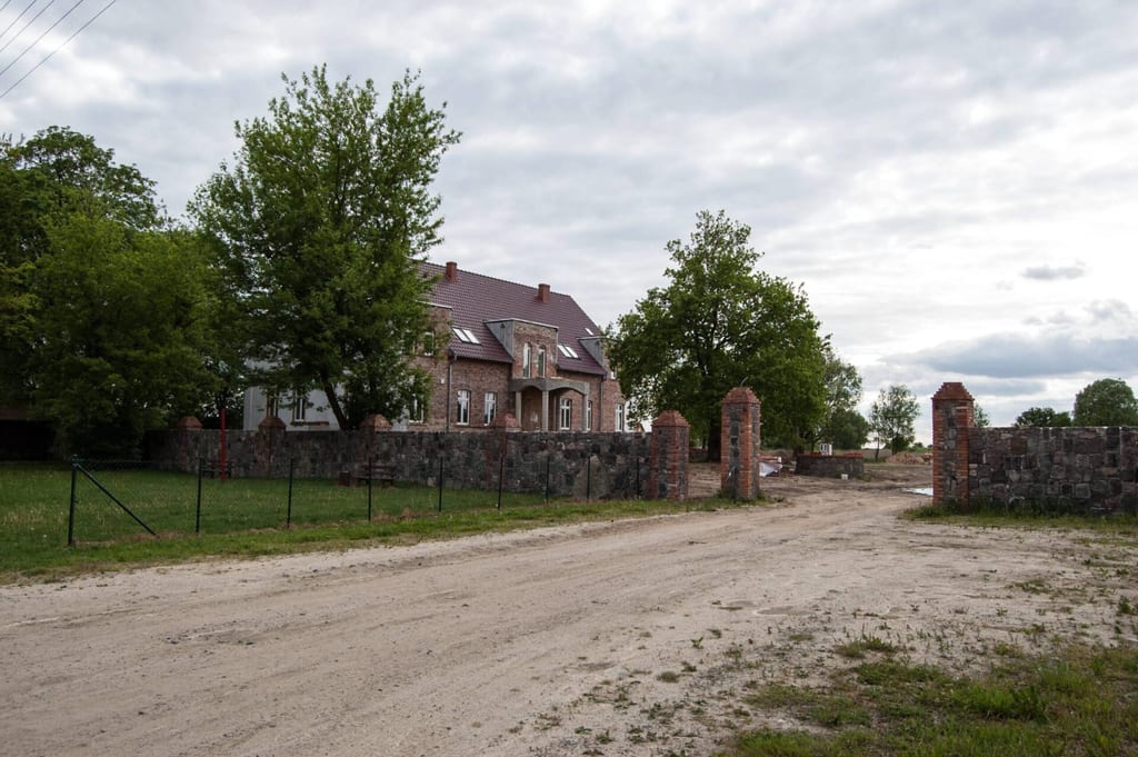 Dwór w Mirowie