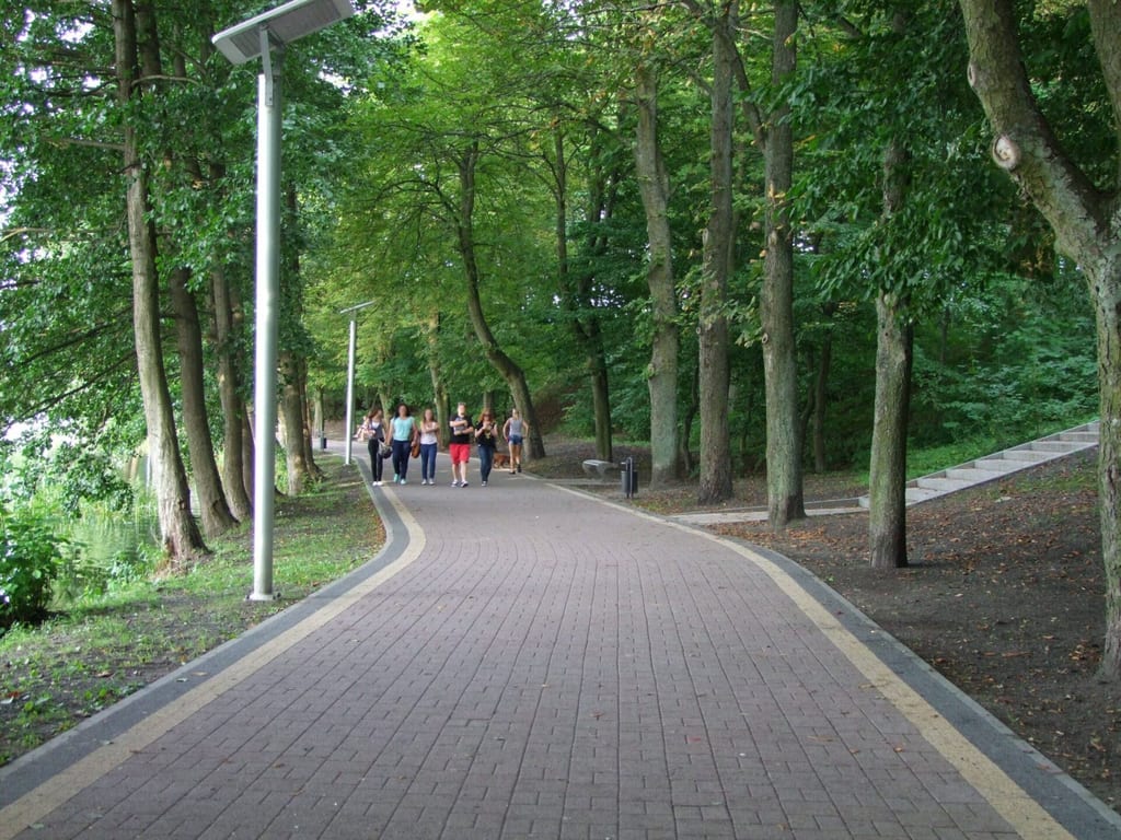 Promenada nad jeziorem Raduńskim