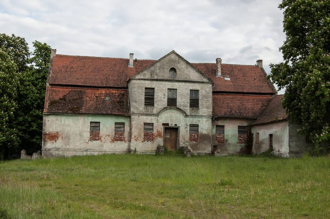 Dwór w Przyjezierzu