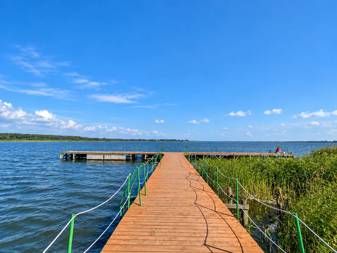 Pomost widokowy na jezioro Wicko