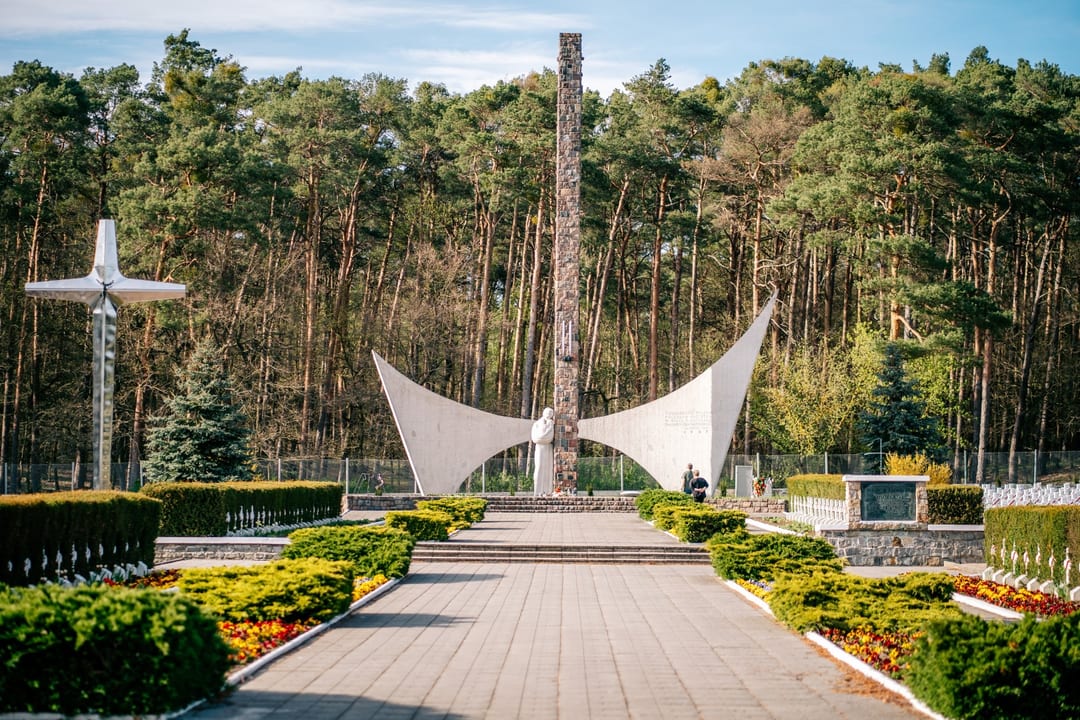 Pomnik poświęcony żołnierzom poległym w 1945 roku