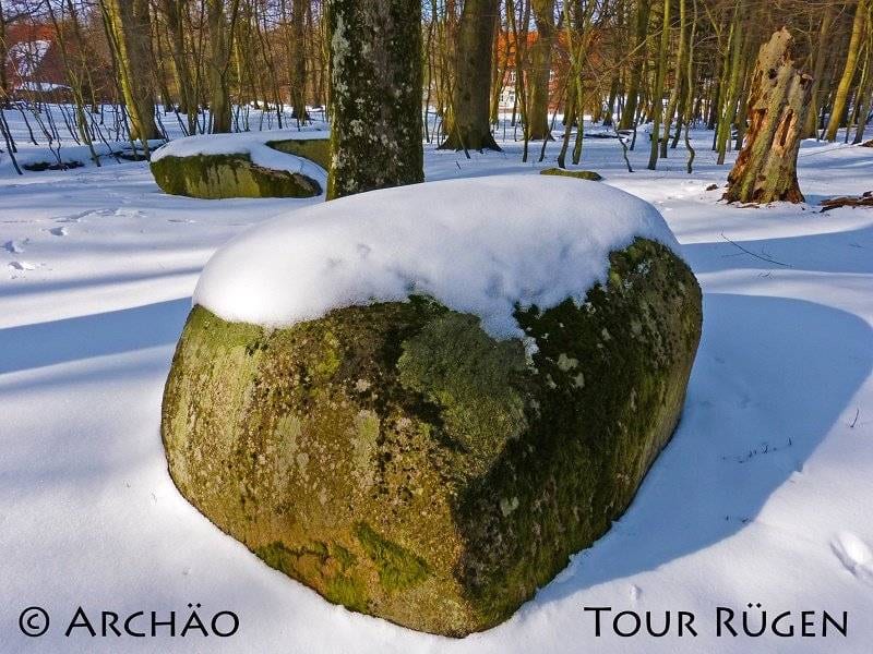 "Kamienie ofiarne" w leśniczówce Werder