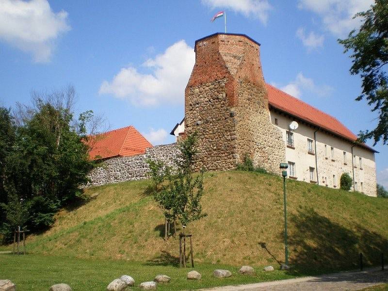 Kompleks zamkowy Wesenberg z wieżą przechwytującą