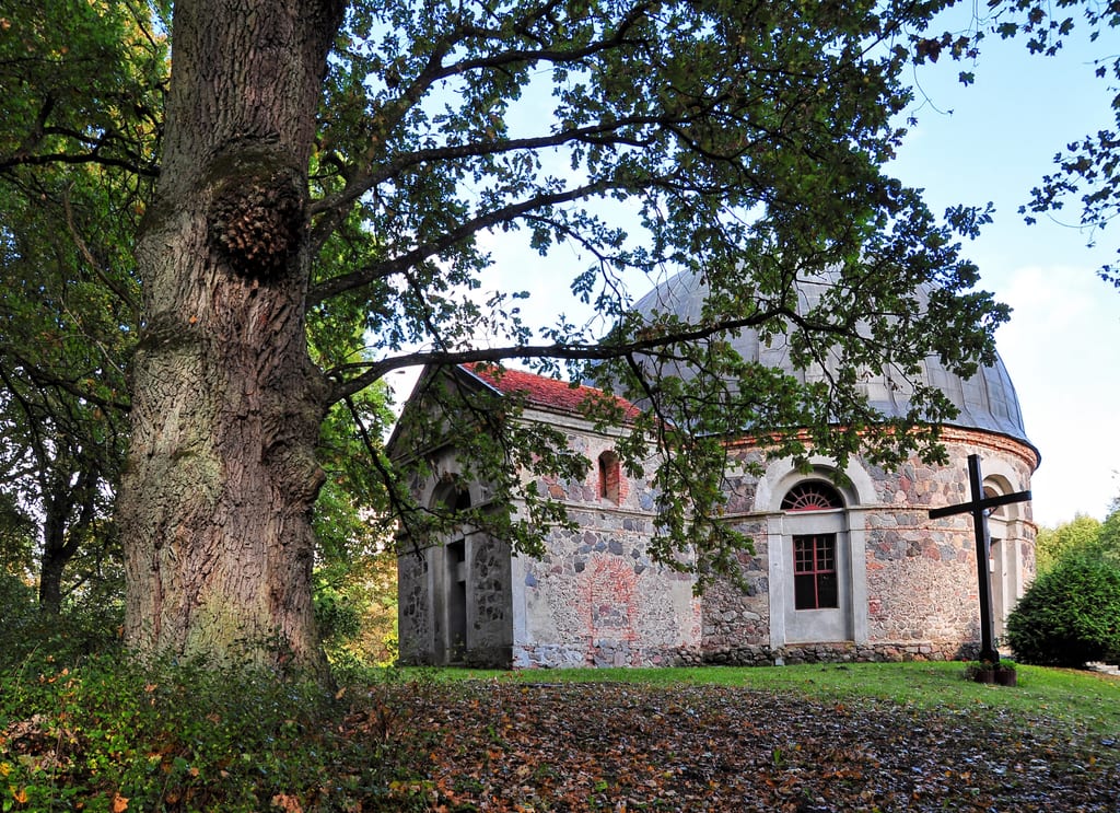 Rotundowy kościół św. Teresy od Dzieciątka Jezus w Gawrońcu