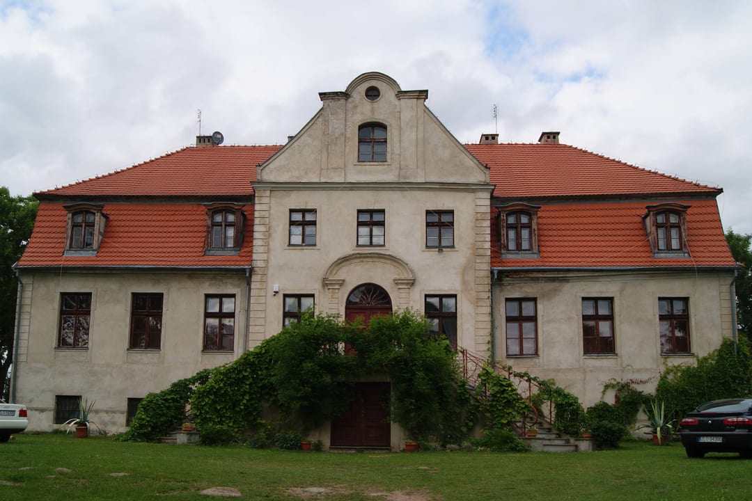 Dwór z XVIII w. w Strzmielach, gm. Radowo Małe