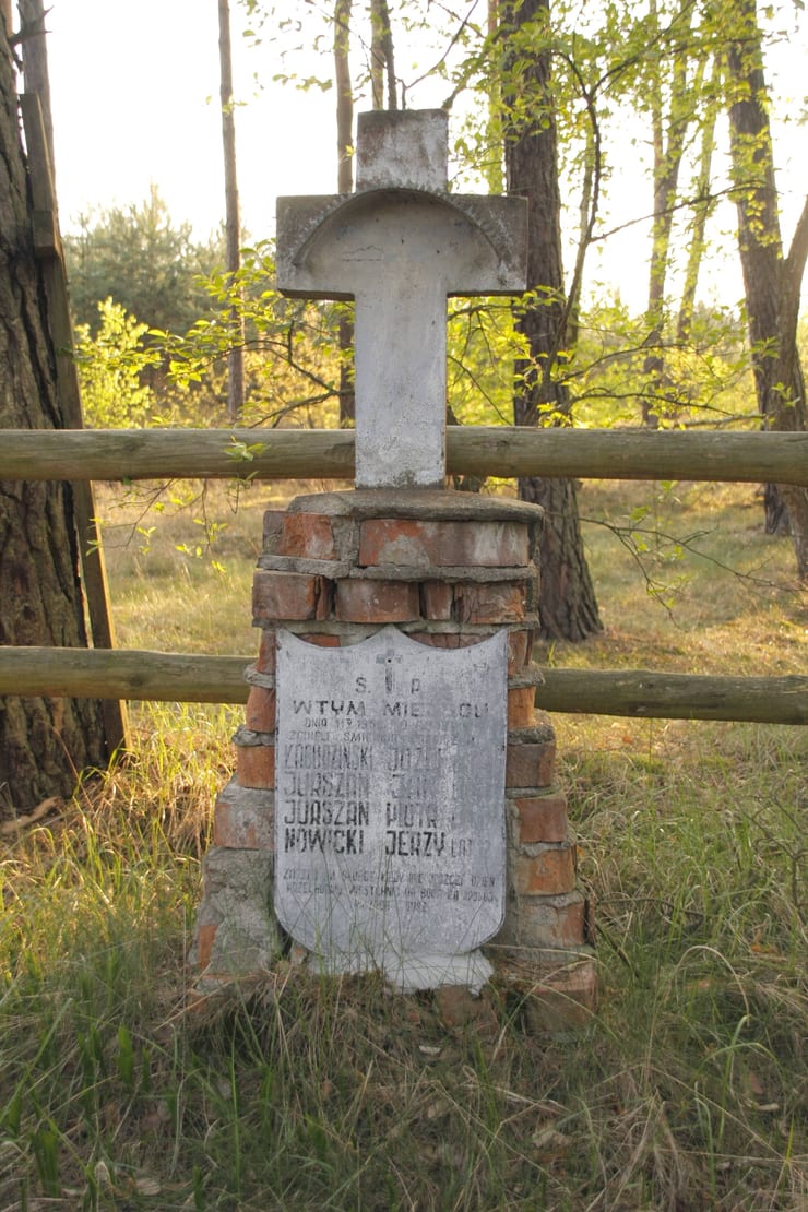 Krzyż pamiątkowy w Starej Rudnicy