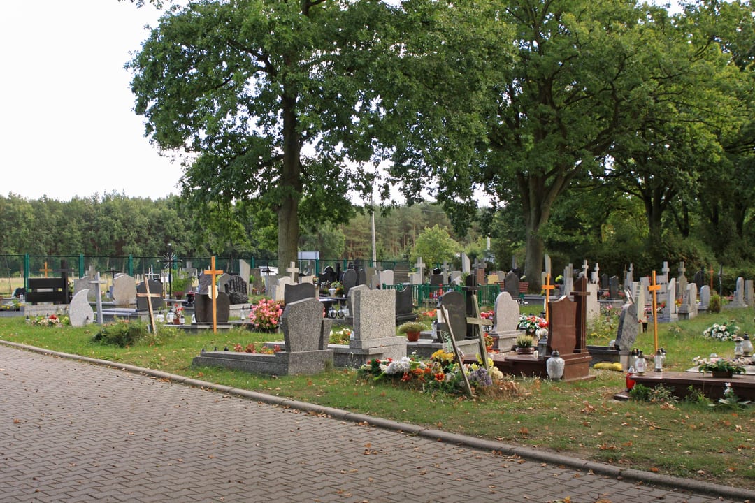 Cmentarz komunalny w Niekłończycy