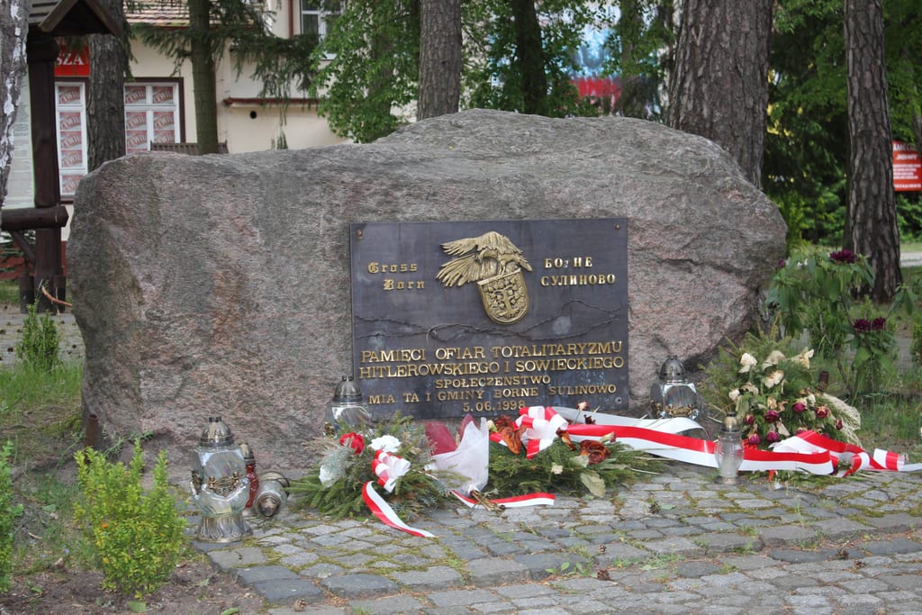 Pomnik ofiar totalitaryzmu hitlerowskiego i sowieckiego