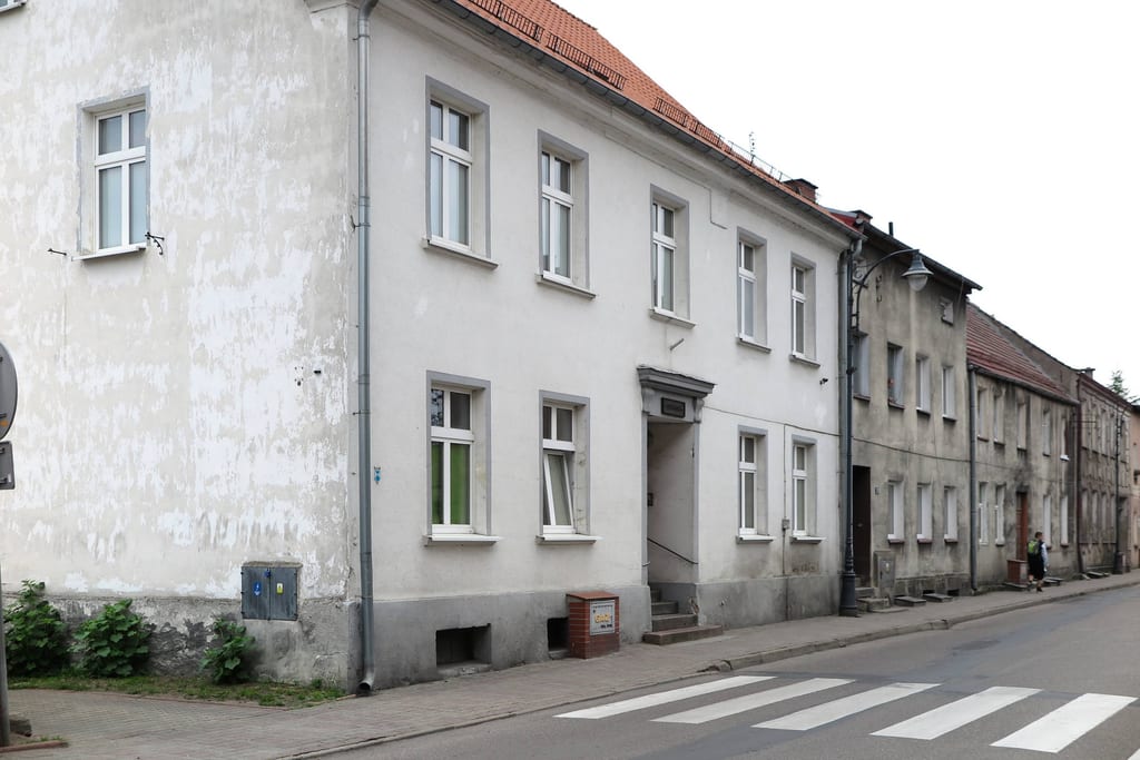 Plebania przy kościele pw. Zmartwychwstania Pańskiego